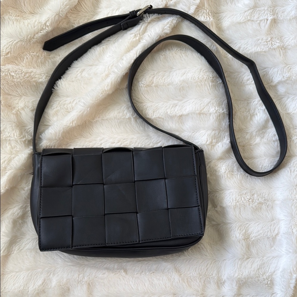 SHEIN Black Crossbody Bag with Woven Design